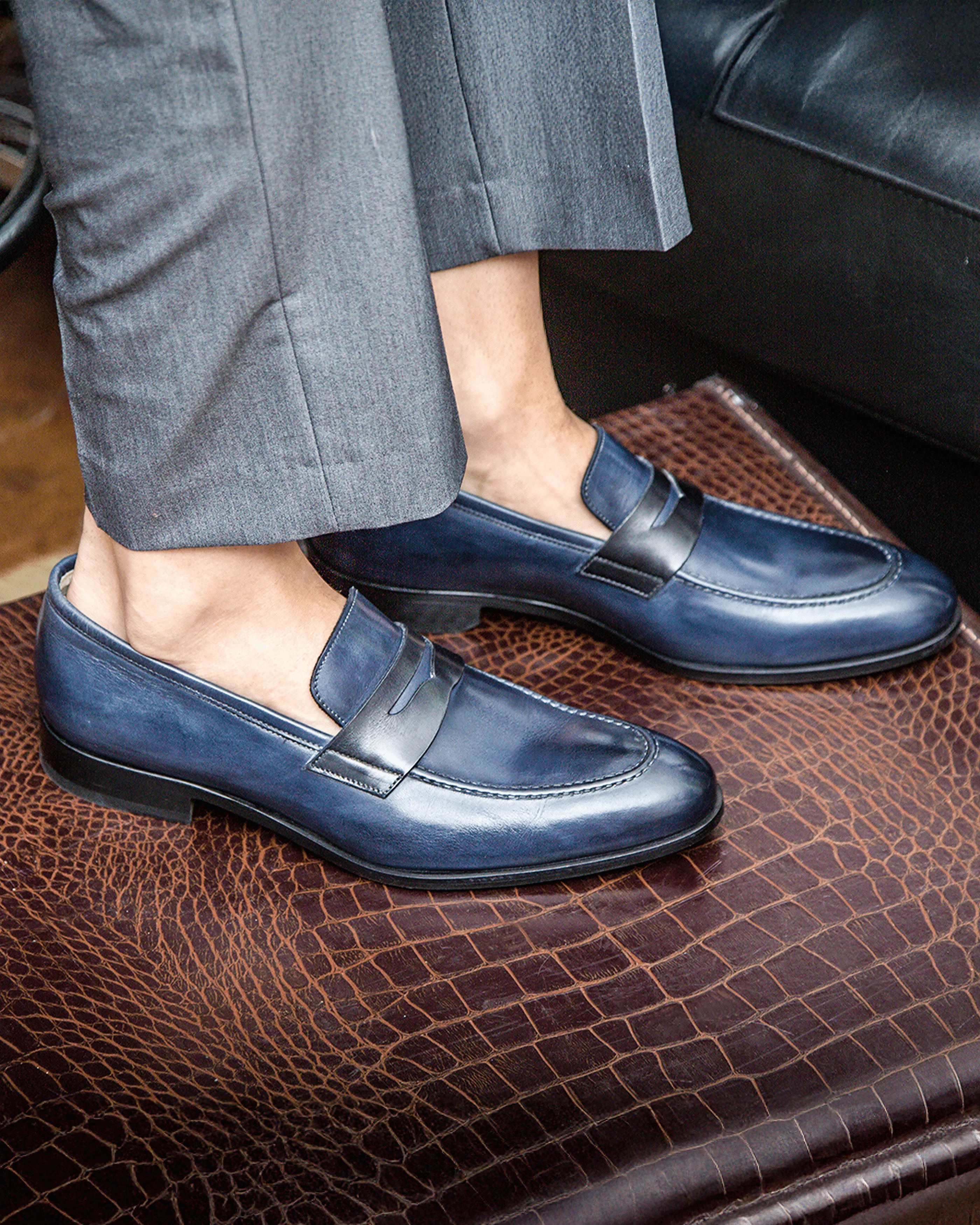 Penny Loafer Avio Antique And Black Leather - Image 5
